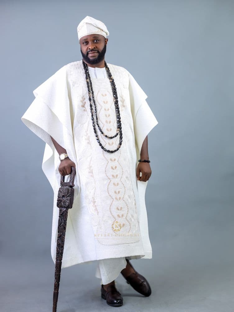 Ìran Ọlá — Lineage of Honor 001