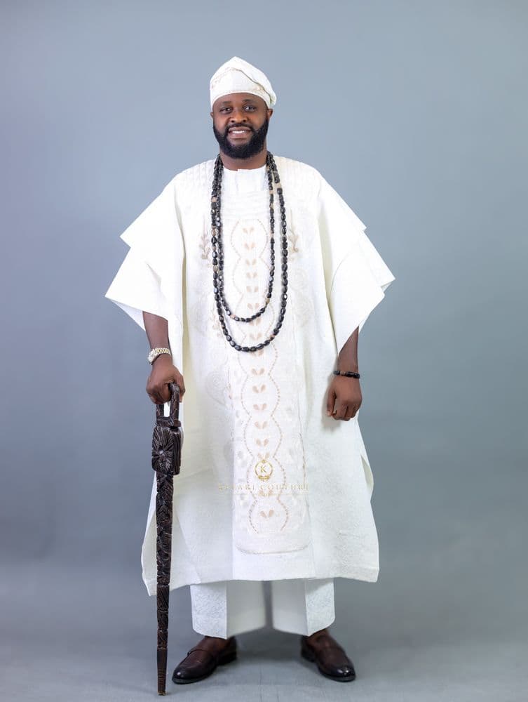 Ìran Ọlá — Lineage of Honor 001